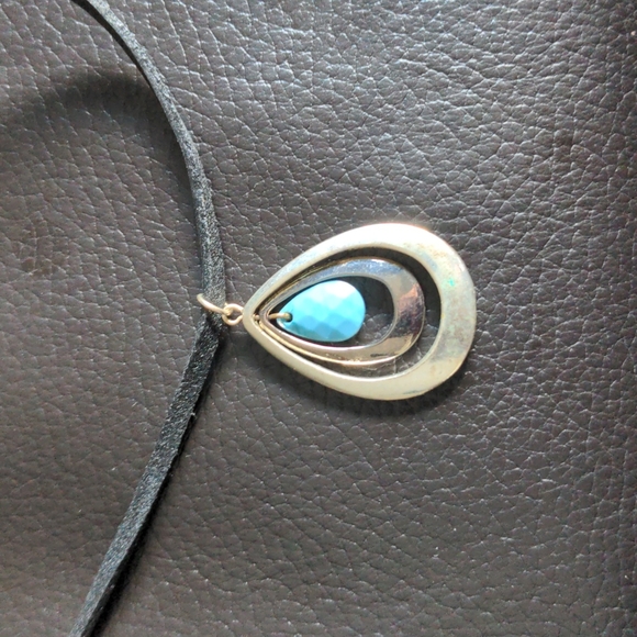 Leather necklace with pendant - Picture 2 of 3